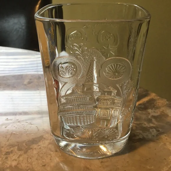 Disney World 2000 McDonald’s Glasses Epcot and MGM (2 Glasses) - Picture 3 of 16